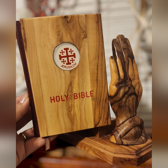 Unique Olive Wood Praying Hands Holding The Bible and Bible - Picture 2 of 12